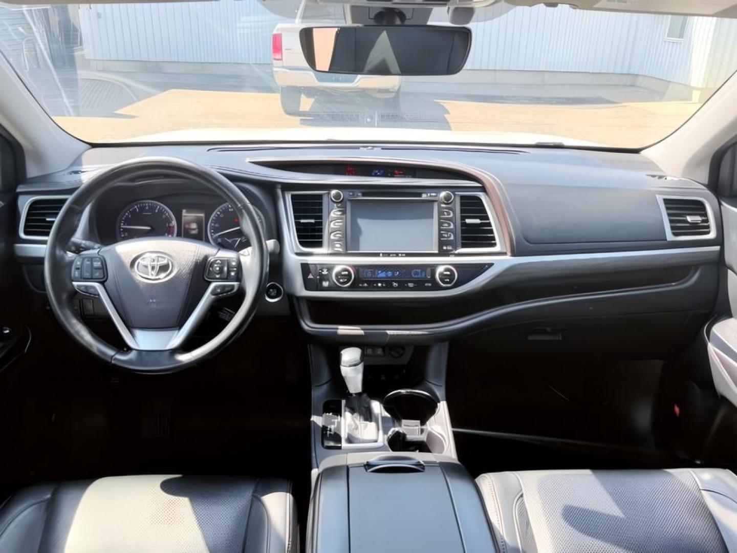 2017 WHITE /Black Toyota Highlander (5TDDZRFH6HS) with an 35L V-6 portdirect injection engine, Automatic transmission, located at 1175 N Woodruff Ave, Idaho Falls, ID, 83401, 43.506901, -111.999657 - At Timberline Auto, finding a great deal on your next vehicle is always easy! Our experienced sales staff goal is to help find you the right vehicle at the right price! Our knowledgeable finance department has options for almost any credit score. We offer extended service contract options to prot- Photo#29