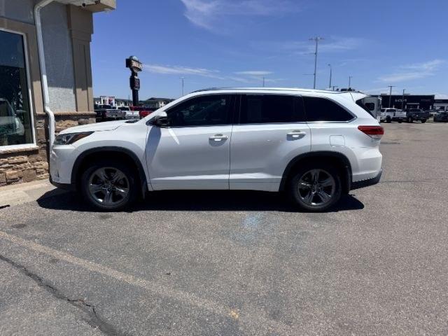 2017 WHITE /Black Toyota Highlander (5TDDZRFH6HS) with an 35L V-6 portdirect injection engine, Automatic transmission, located at 1175 N Woodruff Ave, Idaho Falls, ID, 83401, 43.506901, -111.999657 - At Timberline Auto, finding a great deal on your next vehicle is always easy! Our experienced sales staff goal is to help find you the right vehicle at the right price! Our knowledgeable finance department has options for almost any credit score. We offer extended service contract options to prot- Photo#1