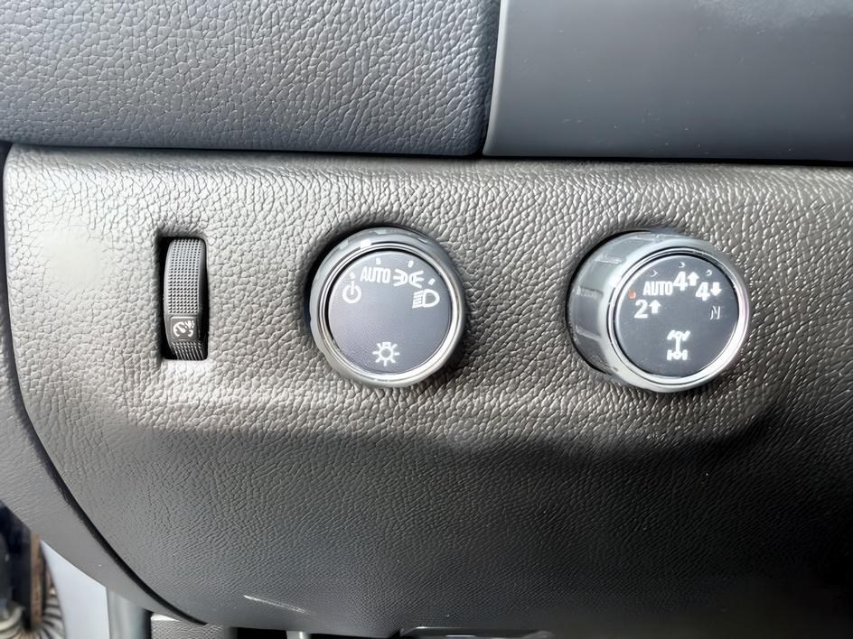 2020 Satin Steel Metallic /Jet Black Chevrolet Colorado 4WD LT (1GCGTCEN8L1) with an V6, 3.6L engine, 8-speed automatic transmission, located at 1175 N Woodruff Ave, Idaho Falls, ID, 83401, 43.506901, -111.999657 - <b>Vehicle Details</b><br>Discover capability and comfort in this 2020 Chevrolet Colorado LT 4WD, now available in Idaho Falls, ID. Powered by a strong 3.6L V6 Gasoline engine, this midsize pickup delivers confident performance for commuting, hauling, and weekend adventures alike. The four-wheel dri- Photo#48