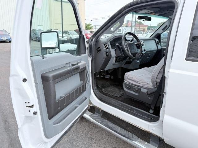 2013 WHITE /GRAY Ford Super Duty F-250 SRW (1FT7W2BT1DE) with an 67 V8 T-DIESEL engine, Automatic transmission, located at 1175 N Woodruff Ave, Idaho Falls, ID, 83401, 43.506901, -111.999657 - At Timberline Auto, finding a great deal on your next vehicle is always easy! Our experienced sales staff goal is to help find you the right vehicle at the right price! Our knowledgeable finance department has options for almost any credit score. We offer extended service contract options to prot- Photo#33