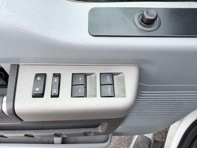 2013 WHITE /GRAY Ford Super Duty F-250 SRW (1FT7W2BT1DE) with an 67 V8 T-DIESEL engine, Automatic transmission, located at 1175 N Woodruff Ave, Idaho Falls, ID, 83401, 43.506901, -111.999657 - At Timberline Auto, finding a great deal on your next vehicle is always easy! Our experienced sales staff goal is to help find you the right vehicle at the right price! Our knowledgeable finance department has options for almost any credit score. We offer extended service contract options to prot- Photo#43