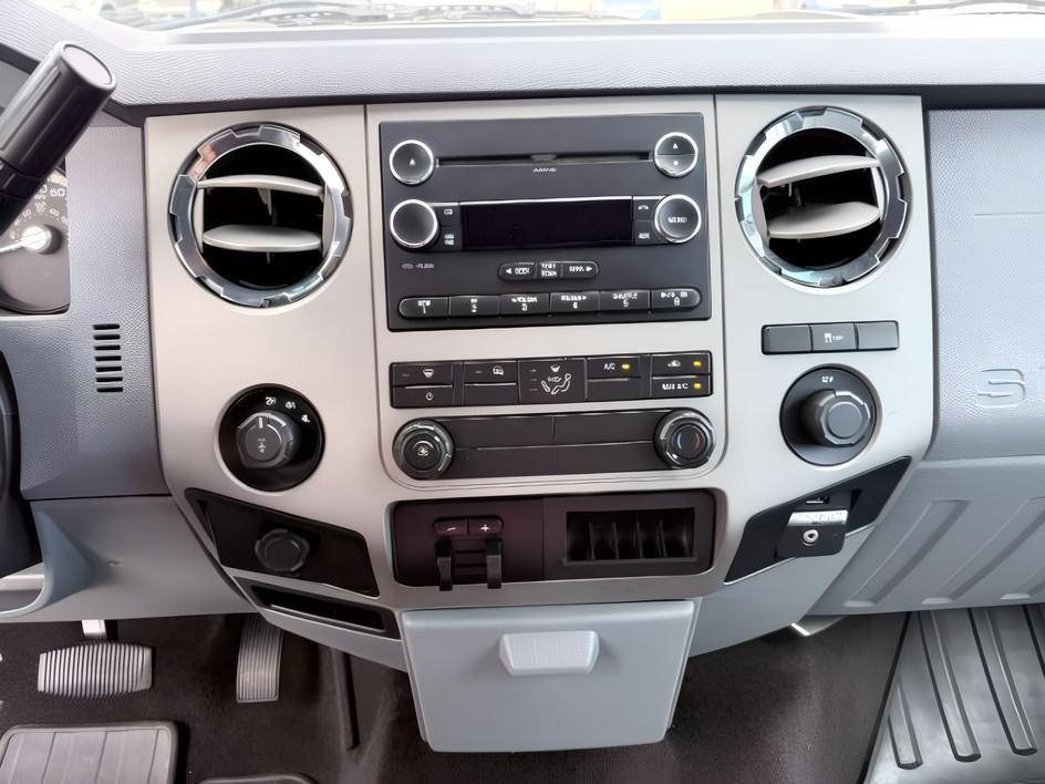 2013 WHITE /GRAY Ford Super Duty F-250 SRW (1FT7W2BT1DE) with an 67 V8 T-DIESEL engine, Automatic transmission, located at 1175 N Woodruff Ave, Idaho Falls, ID, 83401, 43.506901, -111.999657 - At Timberline Auto, finding a great deal on your next vehicle is always easy! Our experienced sales staff goal is to help find you the right vehicle at the right price! Our knowledgeable finance department has options for almost any credit score. We offer extended service contract options to prot- Photo#13