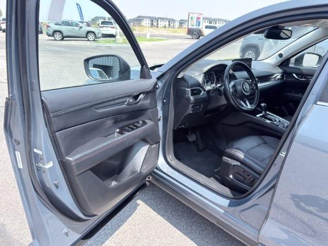 2024 BLUE /LEATHER Mazda CX-5 PREFERRED (JM3KFBCLXR0) with an 2.5L I4 engine, AUTOMATIC transmission, located at 1235 N Woodruff Ave., Idaho Falls, 83401, (208) 523-1053, 43.507172, -112.000488 - At Timberline Auto, finding a great deal on your next vehicle is always easy! Our experienced sales staff goal is to help find you the right vehicle at the right price! Our knowledgeable finance department has options for almost any credit score. We offer extended service contract options to prot- Photo#45