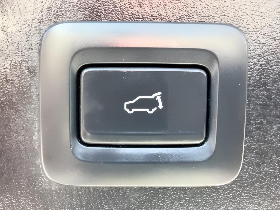 2024 BLUE /LEATHER Mazda CX-5 PREFERRED (JM3KFBCLXR0) with an 2.5L I4 engine, AUTOMATIC transmission, located at 1235 N Woodruff Ave., Idaho Falls, 83401, (208) 523-1053, 43.507172, -112.000488 - At Timberline Auto, finding a great deal on your next vehicle is always easy! Our experienced sales staff goal is to help find you the right vehicle at the right price! Our knowledgeable finance department has options for almost any credit score. We offer extended service contract options to prot- Photo#6