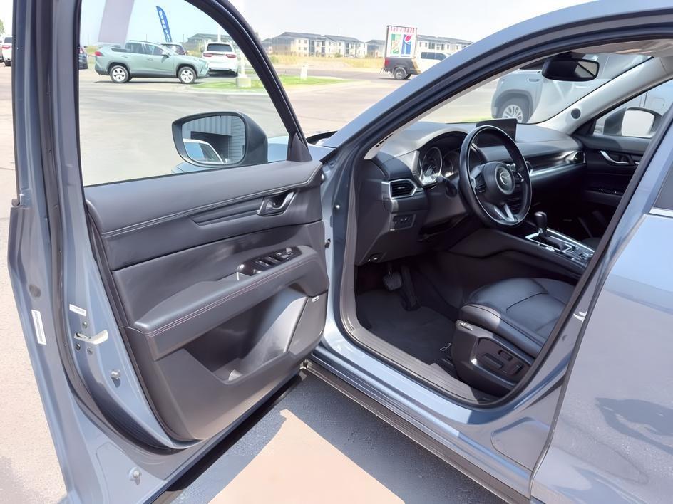 2024 BLUE /LEATHER Mazda CX-5 PREFERRED (JM3KFBCLXR0) with an 2.5L I4 engine, AUTOMATIC transmission, located at 1235 N Woodruff Ave., Idaho Falls, 83401, (208) 523-1053, 43.507172, -112.000488 - At Timberline Auto, finding a great deal on your next vehicle is always easy! Our experienced sales staff goal is to help find you the right vehicle at the right price! Our knowledgeable finance department has options for almost any credit score. We offer extended service contract options to prot- Photo#14