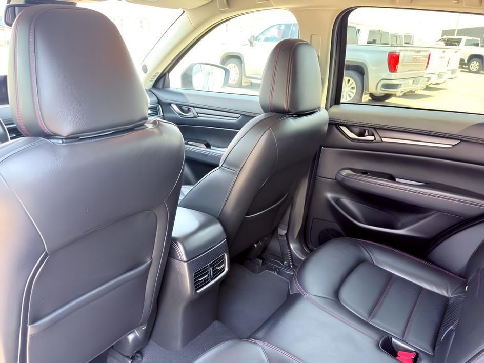 2024 BLUE /LEATHER Mazda CX-5 PREFERRED (JM3KFBCLXR0) with an 2.5L I4 engine, AUTOMATIC transmission, located at 1235 N Woodruff Ave., Idaho Falls, 83401, (208) 523-1053, 43.507172, -112.000488 - At Timberline Auto, finding a great deal on your next vehicle is always easy! Our experienced sales staff goal is to help find you the right vehicle at the right price! Our knowledgeable finance department has options for almost any credit score. We offer extended service contract options to prot- Photo#29