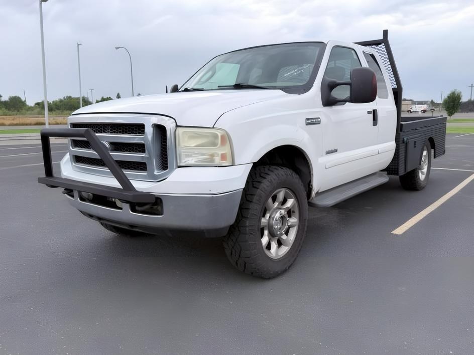 2006 Oxford White Clearcoat /Medium Flint Ford F-250 XL (1FTSX21P86E) with an V8, 6.0L engine, 6-speed manual transmission, located at 1175 N Woodruff Ave, Idaho Falls, ID, 83401, 43.506901, -111.999657 - <b>Vehicle Details</b><br>Looking for a durable heavy-duty truck in Idaho Falls, ID? This pre-owned 2006 Ford F-250 Super Duty Lariat SuperCab 4WD is ready for work, towing, and everyday driving. Powered by a strong V8 6.0L Diesel engine and equipped with 4WD, this Ford F-250 delivers the capability- Photo#8