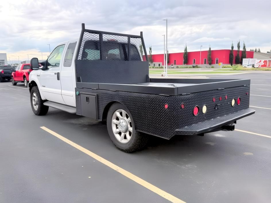 2006 Oxford White Clearcoat /Medium Flint Ford F-250 XL (1FTSX21P86E) with an V8, 6.0L engine, 6-speed manual transmission, located at 1175 N Woodruff Ave, Idaho Falls, ID, 83401, 43.506901, -111.999657 - <b>Vehicle Details</b><br>Looking for a durable heavy-duty truck in Idaho Falls, ID? This pre-owned 2006 Ford F-250 Super Duty Lariat SuperCab 4WD is ready for work, towing, and everyday driving. Powered by a strong V8 6.0L Diesel engine and equipped with 4WD, this Ford F-250 delivers the capability- Photo#10