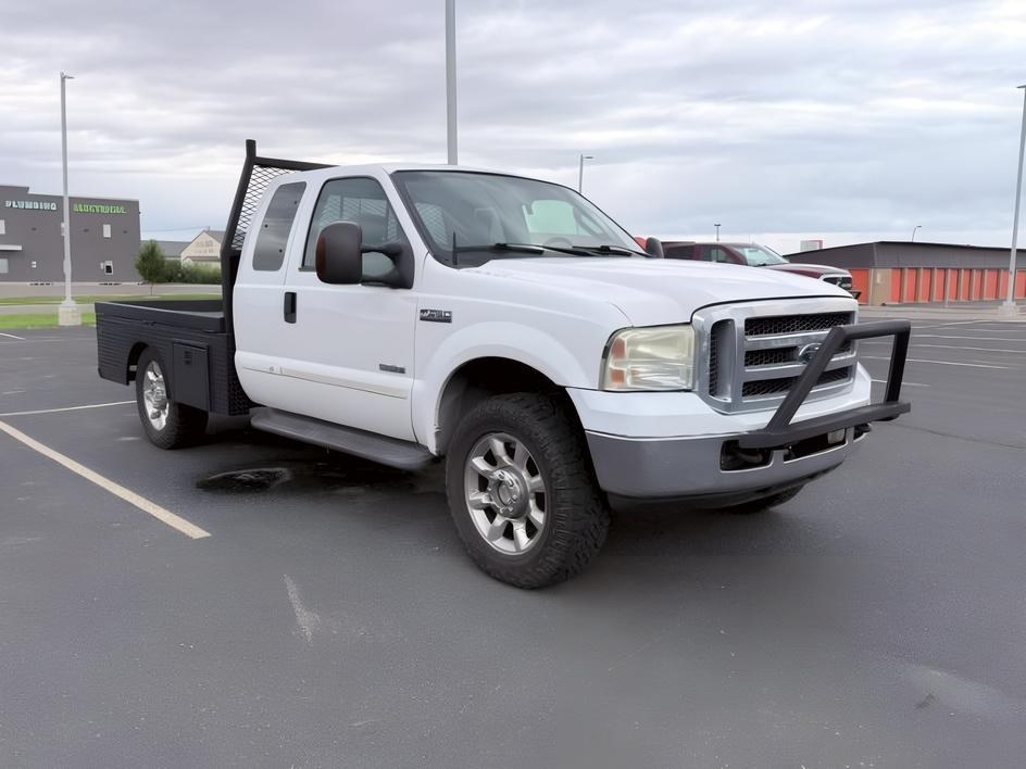 2006 Oxford White Clearcoat /Medium Flint Ford F-250 XL (1FTSX21P86E) with an V8, 6.0L engine, 6-speed manual transmission, located at 1175 N Woodruff Ave, Idaho Falls, ID, 83401, 43.506901, -111.999657 - <b>Vehicle Details</b><br>Looking for a durable heavy-duty truck in Idaho Falls, ID? This pre-owned 2006 Ford F-250 Super Duty Lariat SuperCab 4WD is ready for work, towing, and everyday driving. Powered by a strong V8 6.0L Diesel engine and equipped with 4WD, this Ford F-250 delivers the capability- Photo#14