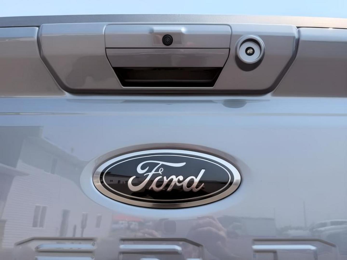 2024 GRAY /Medium Dark Slate Ford F-350 (1FT8W3BM7RE) with an Powerstroke 67L V-8 diesel direct injection engine, Automatic transmission, located at 1175 N Woodruff Ave, Idaho Falls, ID, 83401, 43.506901, -111.999657 - At Timberline Auto, finding a great deal on your next vehicle is always easy! Our experienced sales staff goal is to help find you the right vehicle at the right price! Our knowledgeable finance department has options for almost any credit score. We offer extended service contract options to prot- Photo#4