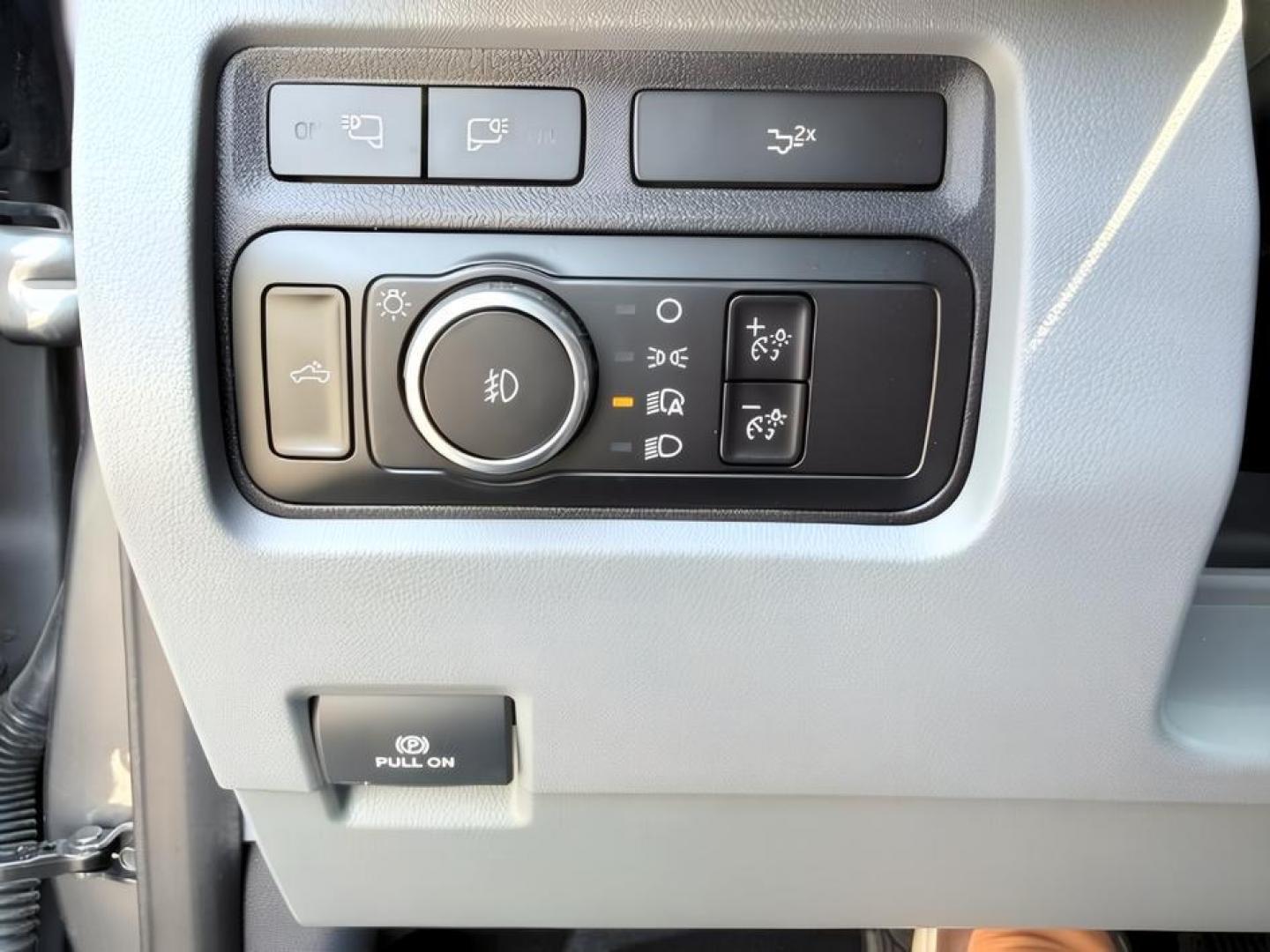 2024 GRAY /Medium Dark Slate Ford F-350 (1FT8W3BM7RE) with an Powerstroke 67L V-8 diesel direct injection engine, Automatic transmission, located at 1175 N Woodruff Ave, Idaho Falls, ID, 83401, 43.506901, -111.999657 - At Timberline Auto, finding a great deal on your next vehicle is always easy! Our experienced sales staff goal is to help find you the right vehicle at the right price! Our knowledgeable finance department has options for almost any credit score. We offer extended service contract options to prot- Photo#23