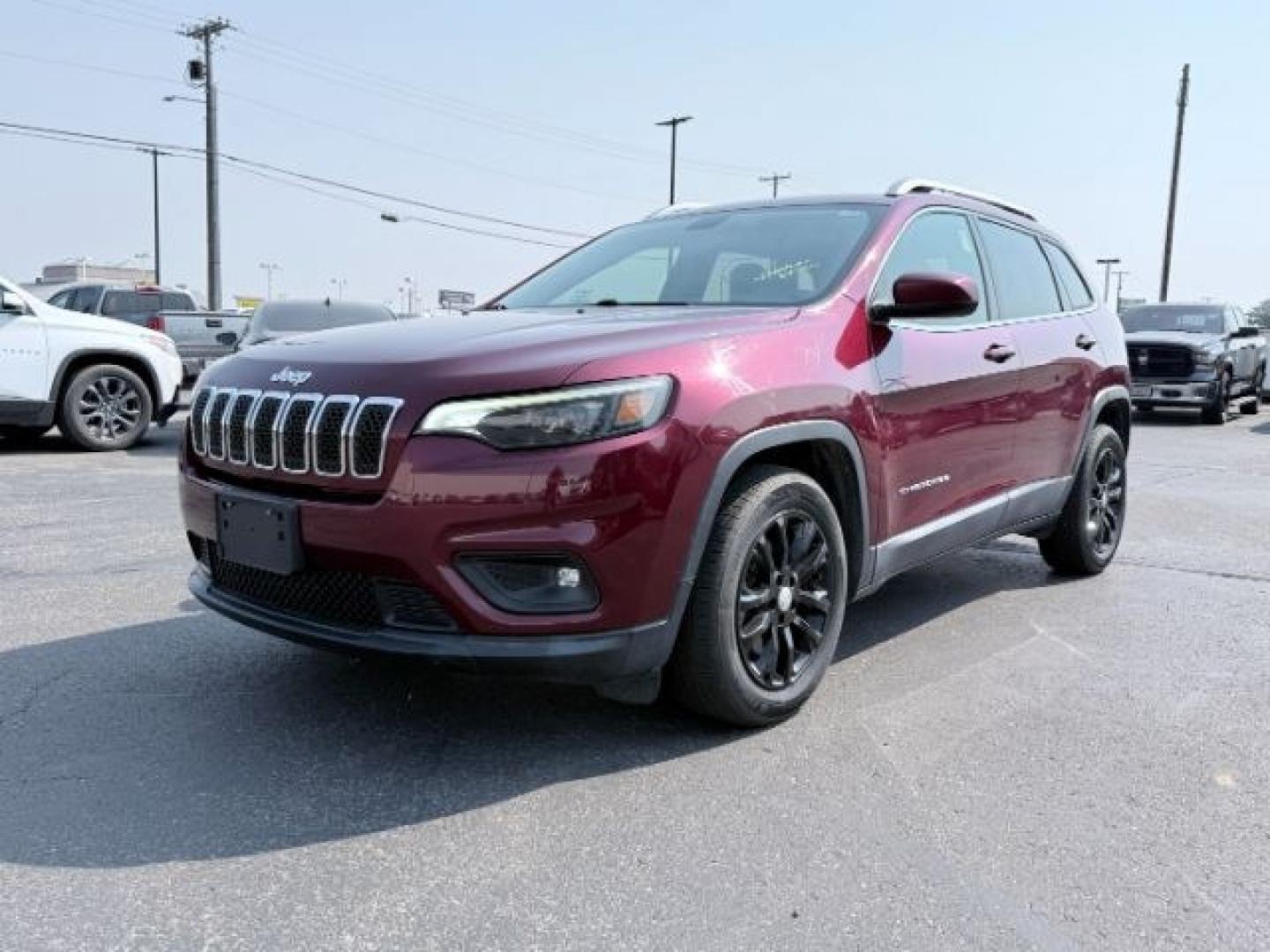 2019 RED /BLACK Jeep Cherokee (1C4PJLCB2KD) with an 24L engine, Automatic transmission, located at 1175 N Woodruff Ave, Idaho Falls, ID, 83401, 43.506901, -111.999657 - At Timberline Auto, finding a great deal on your next vehicle is always easy! Our experienced sales staff goal is to help find you the right vehicle at the right price! Our knowledgeable finance department has options for almost any credit score. We offer extended service contract options to prot- Photo#26