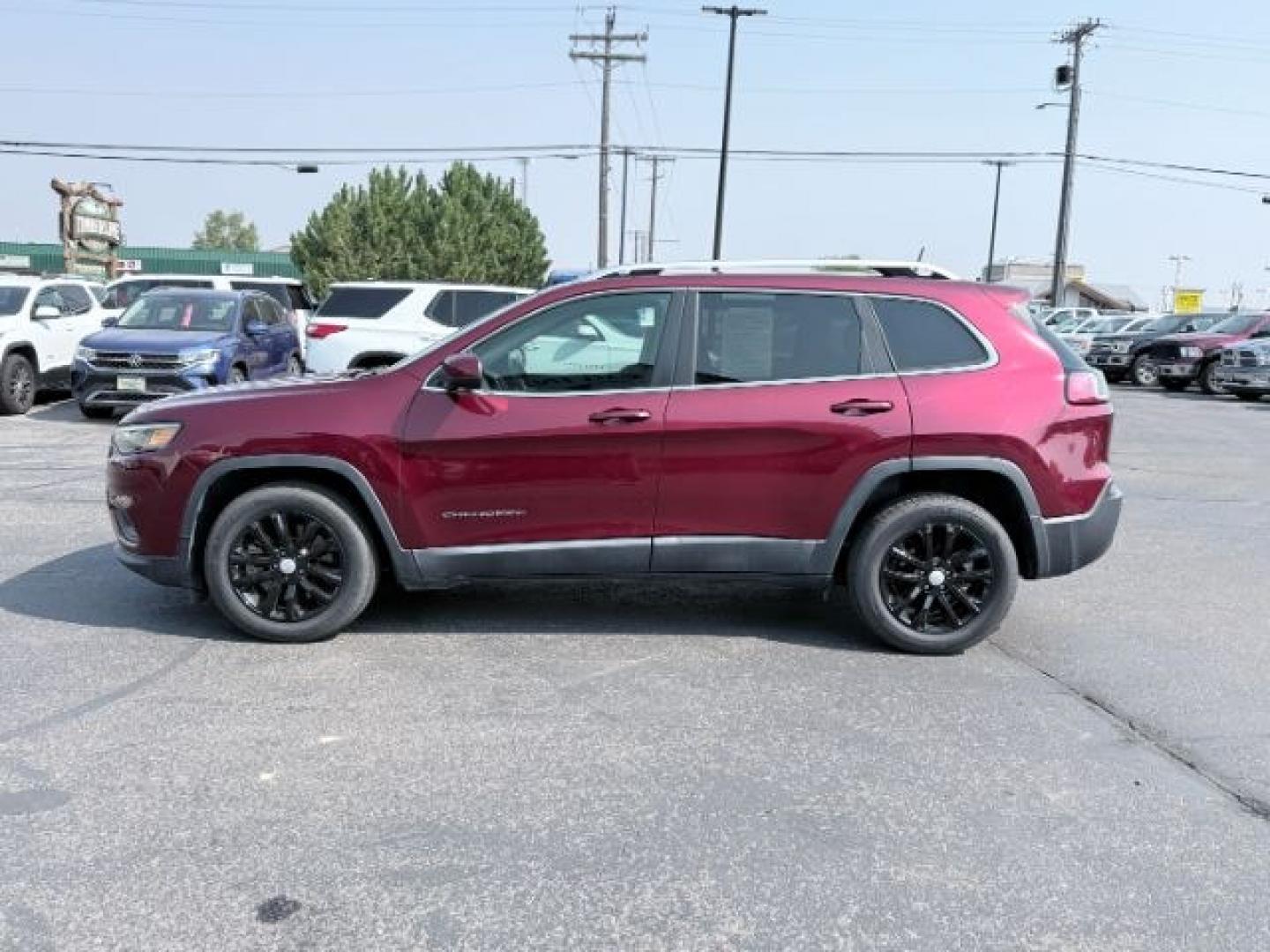 2019 RED /BLACK Jeep Cherokee (1C4PJLCB2KD) with an 24L engine, Automatic transmission, located at 1175 N Woodruff Ave, Idaho Falls, ID, 83401, 43.506901, -111.999657 - At Timberline Auto, finding a great deal on your next vehicle is always easy! Our experienced sales staff goal is to help find you the right vehicle at the right price! Our knowledgeable finance department has options for almost any credit score. We offer extended service contract options to prot- Photo#27