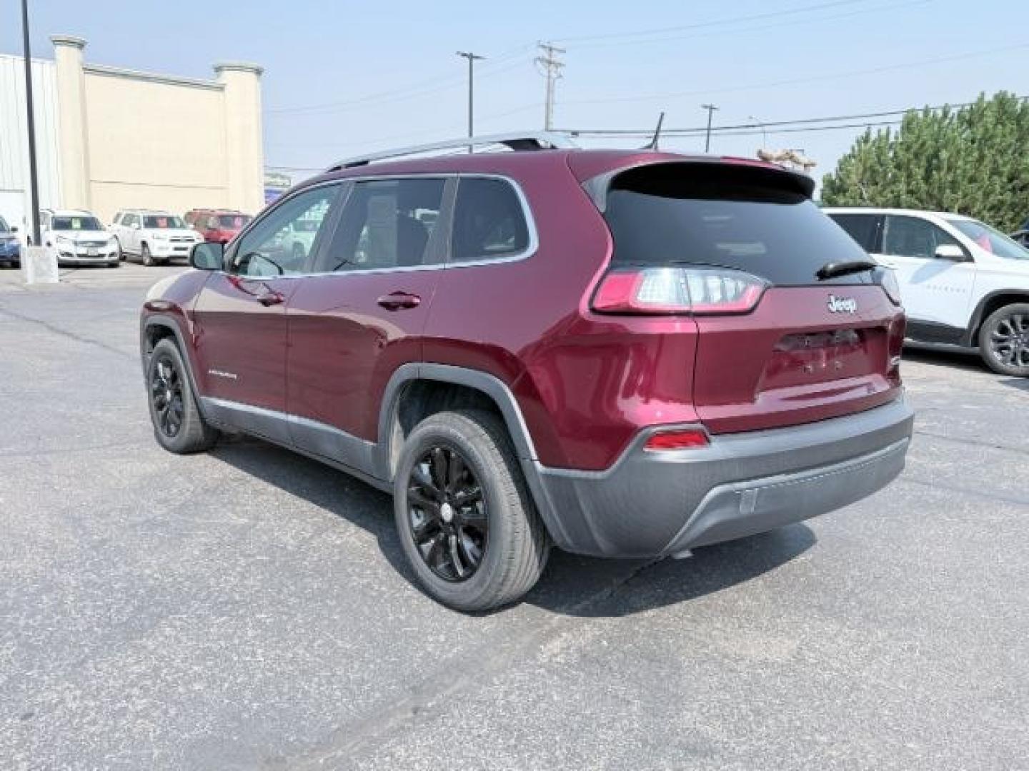 2019 RED /BLACK Jeep Cherokee (1C4PJLCB2KD) with an 24L engine, Automatic transmission, located at 1175 N Woodruff Ave, Idaho Falls, ID, 83401, 43.506901, -111.999657 - At Timberline Auto, finding a great deal on your next vehicle is always easy! Our experienced sales staff goal is to help find you the right vehicle at the right price! Our knowledgeable finance department has options for almost any credit score. We offer extended service contract options to prot- Photo#28