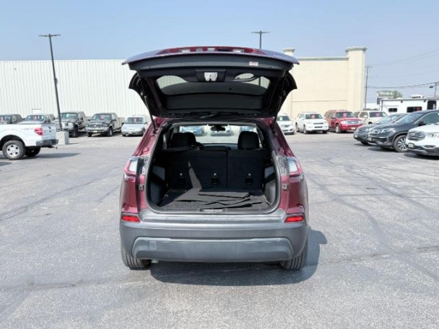 2019 RED /BLACK Jeep Cherokee (1C4PJLCB2KD) with an 24L engine, Automatic transmission, located at 1175 N Woodruff Ave, Idaho Falls, ID, 83401, 43.506901, -111.999657 - At Timberline Auto, finding a great deal on your next vehicle is always easy! Our experienced sales staff goal is to help find you the right vehicle at the right price! Our knowledgeable finance department has options for almost any credit score. We offer extended service contract options to prot- Photo#30