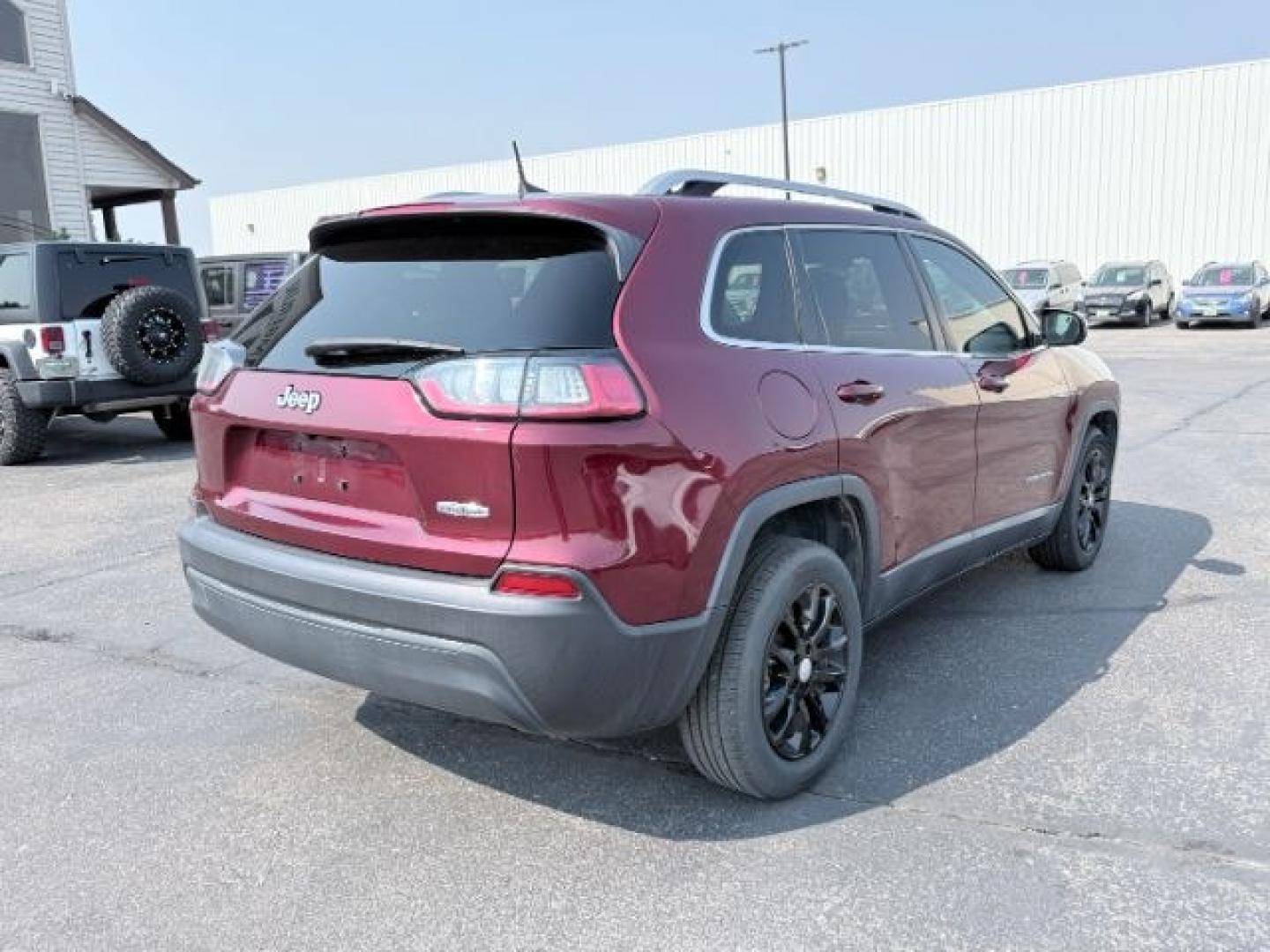 2019 RED /BLACK Jeep Cherokee (1C4PJLCB2KD) with an 24L engine, Automatic transmission, located at 1175 N Woodruff Ave, Idaho Falls, ID, 83401, 43.506901, -111.999657 - At Timberline Auto, finding a great deal on your next vehicle is always easy! Our experienced sales staff goal is to help find you the right vehicle at the right price! Our knowledgeable finance department has options for almost any credit score. We offer extended service contract options to prot- Photo#32
