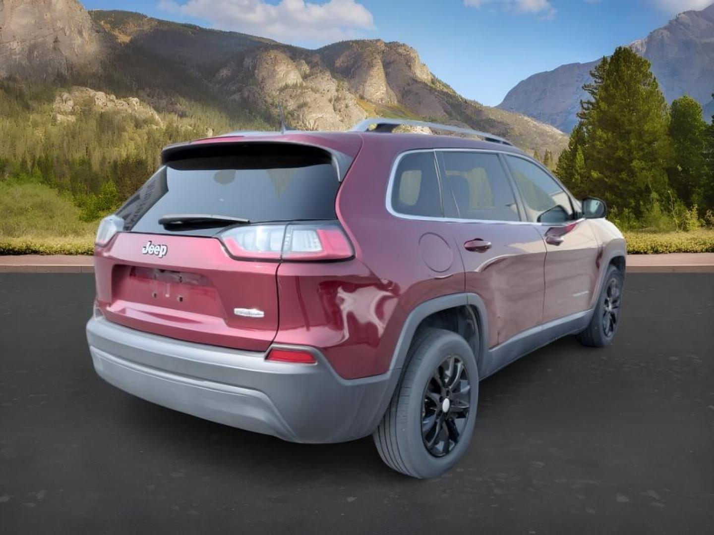2019 RED /BLACK Jeep Cherokee (1C4PJLCB2KD) with an 24L engine, Automatic transmission, located at 1175 N Woodruff Ave, Idaho Falls, ID, 83401, 43.506901, -111.999657 - At Timberline Auto, finding a great deal on your next vehicle is always easy! Our experienced sales staff goal is to help find you the right vehicle at the right price! Our knowledgeable finance department has options for almost any credit score. We offer extended service contract options to prot- Photo#6