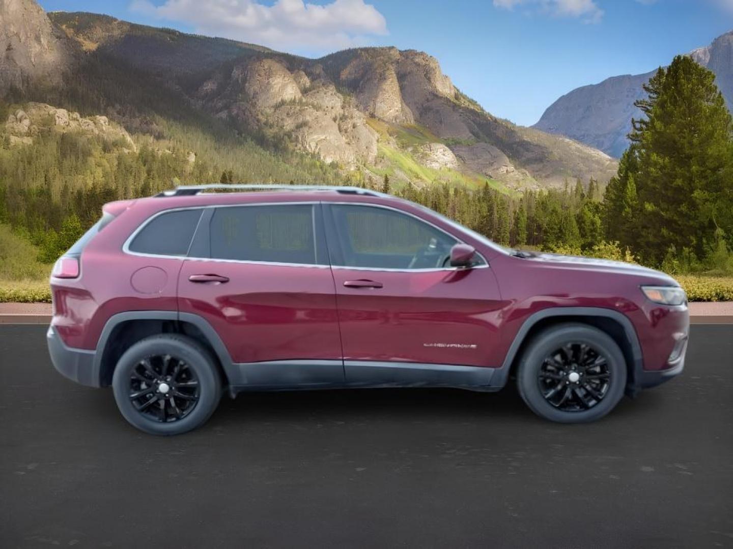 2019 RED /BLACK Jeep Cherokee (1C4PJLCB2KD) with an 24L engine, Automatic transmission, located at 1175 N Woodruff Ave, Idaho Falls, ID, 83401, 43.506901, -111.999657 - At Timberline Auto, finding a great deal on your next vehicle is always easy! Our experienced sales staff goal is to help find you the right vehicle at the right price! Our knowledgeable finance department has options for almost any credit score. We offer extended service contract options to prot- Photo#7