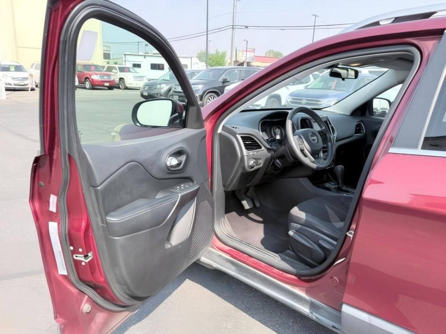 2019 RED /BLACK Jeep Cherokee (1C4PJLCB2KD) with an 24L engine, Automatic transmission, located at 1175 N Woodruff Ave, Idaho Falls, ID, 83401, 43.506901, -111.999657 - At Timberline Auto, finding a great deal on your next vehicle is always easy! Our experienced sales staff goal is to help find you the right vehicle at the right price! Our knowledgeable finance department has options for almost any credit score. We offer extended service contract options to prot- Photo#12