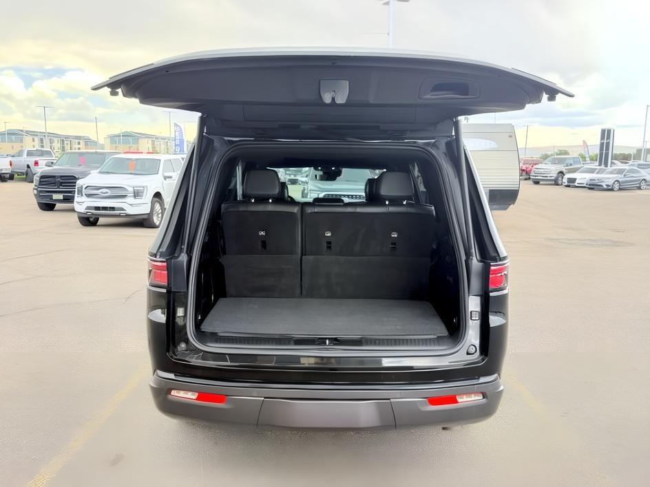 2022 BLACK /Global Black Jeep Wagoneer (1C4SJVBT0NS) with an HEMI 57L V-8 variable valve control engine, Automatic transmission, located at 1175 N Woodruff Ave, Idaho Falls, ID, 83401, 43.506901, -111.999657 - At Timberline Auto, finding a great deal on your next vehicle is always easy! Our experienced sales staff goal is to help find you the right vehicle at the right price! Our knowledgeable finance department has options for almost any credit score. We offer extended service contract options to protect- Photo#4