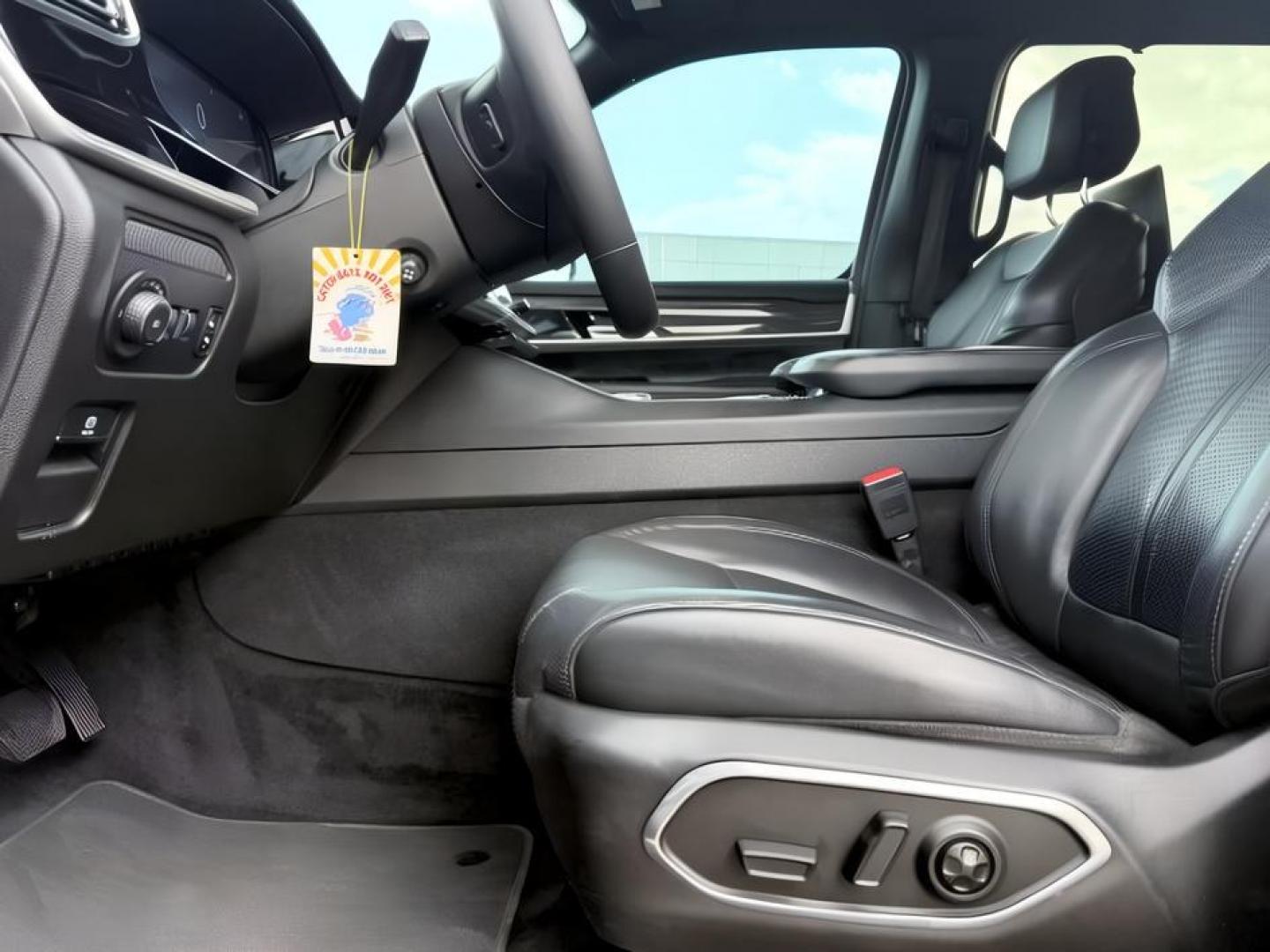 2022 BLACK /Global Black Jeep Wagoneer (1C4SJVBT0NS) with an HEMI 57L V-8 variable valve control engine, Automatic transmission, located at 1175 N Woodruff Ave, Idaho Falls, ID, 83401, 43.506901, -111.999657 - At Timberline Auto, finding a great deal on your next vehicle is always easy! Our experienced sales staff goal is to help find you the right vehicle at the right price! Our knowledgeable finance department has options for almost any credit score. We offer extended service contract options to prot- Photo#14