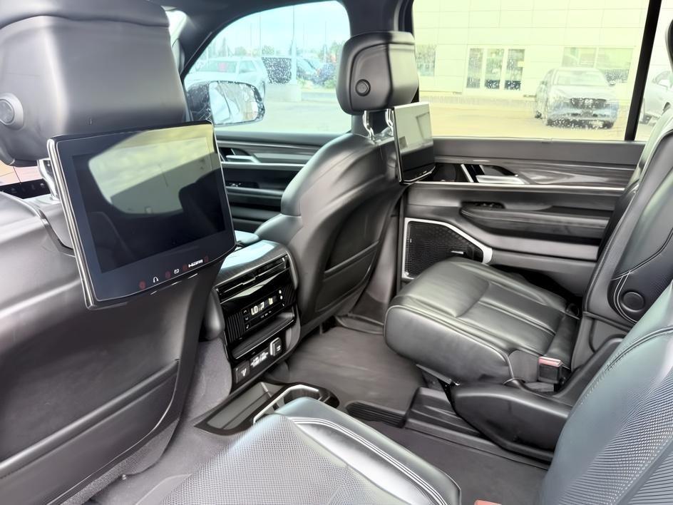 2022 BLACK /Global Black Jeep Wagoneer (1C4SJVBT0NS) with an HEMI 57L V-8 variable valve control engine, Automatic transmission, located at 1175 N Woodruff Ave, Idaho Falls, ID, 83401, 43.506901, -111.999657 - At Timberline Auto, finding a great deal on your next vehicle is always easy! Our experienced sales staff goal is to help find you the right vehicle at the right price! Our knowledgeable finance department has options for almost any credit score. We offer extended service contract options to protect- Photo#29