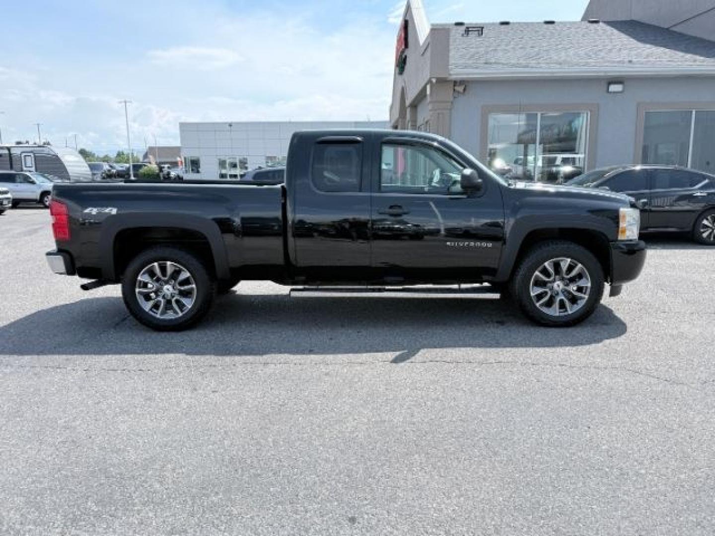 2011 BLACK /Dark Titanium Chevrolet Silverado 1500 (1GCRKREA1BZ) with an Vortec 48L V-8 variable valve control engine, Automatic transmission, located at 1175 N Woodruff Ave, Idaho Falls, ID, 83401, 43.506901, -111.999657- Photo#33