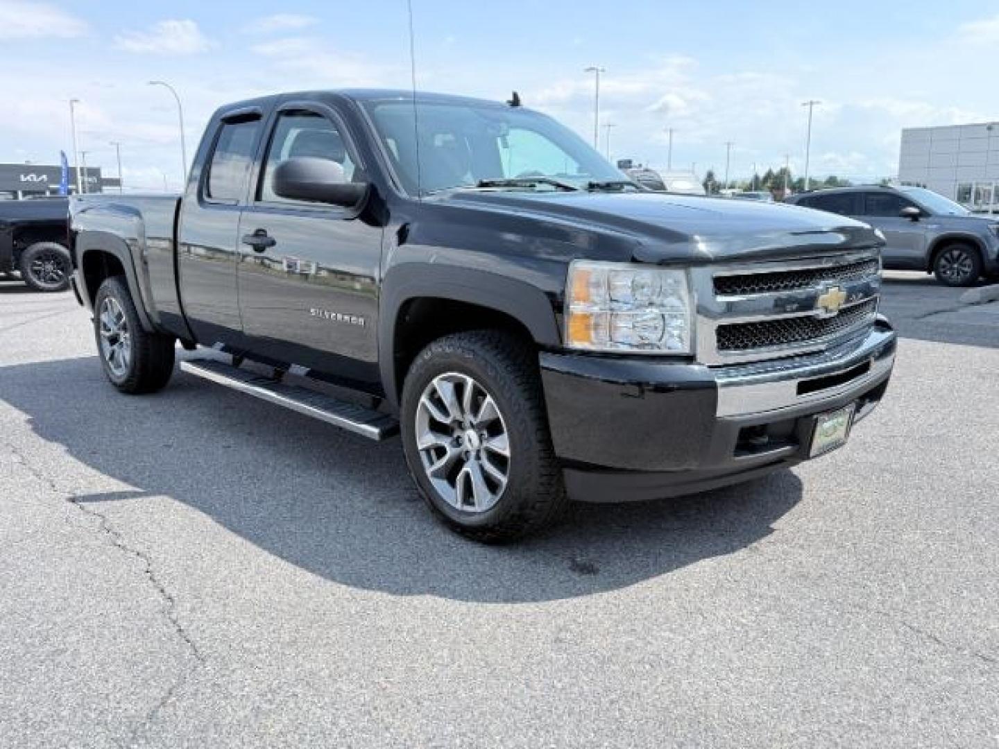 2011 BLACK /Dark Titanium Chevrolet Silverado 1500 (1GCRKREA1BZ) with an Vortec 48L V-8 variable valve control engine, Automatic transmission, located at 1175 N Woodruff Ave, Idaho Falls, ID, 83401, 43.506901, -111.999657- Photo#34