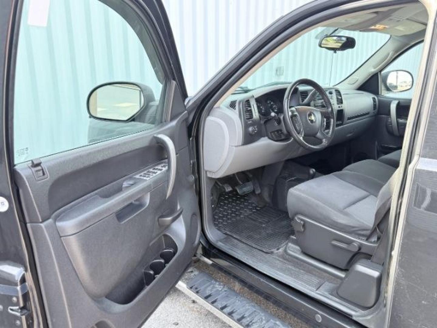 2011 BLACK /Dark Titanium Chevrolet Silverado 1500 (1GCRKREA1BZ) with an Vortec 48L V-8 variable valve control engine, Automatic transmission, located at 1175 N Woodruff Ave, Idaho Falls, ID, 83401, 43.506901, -111.999657- Photo#38