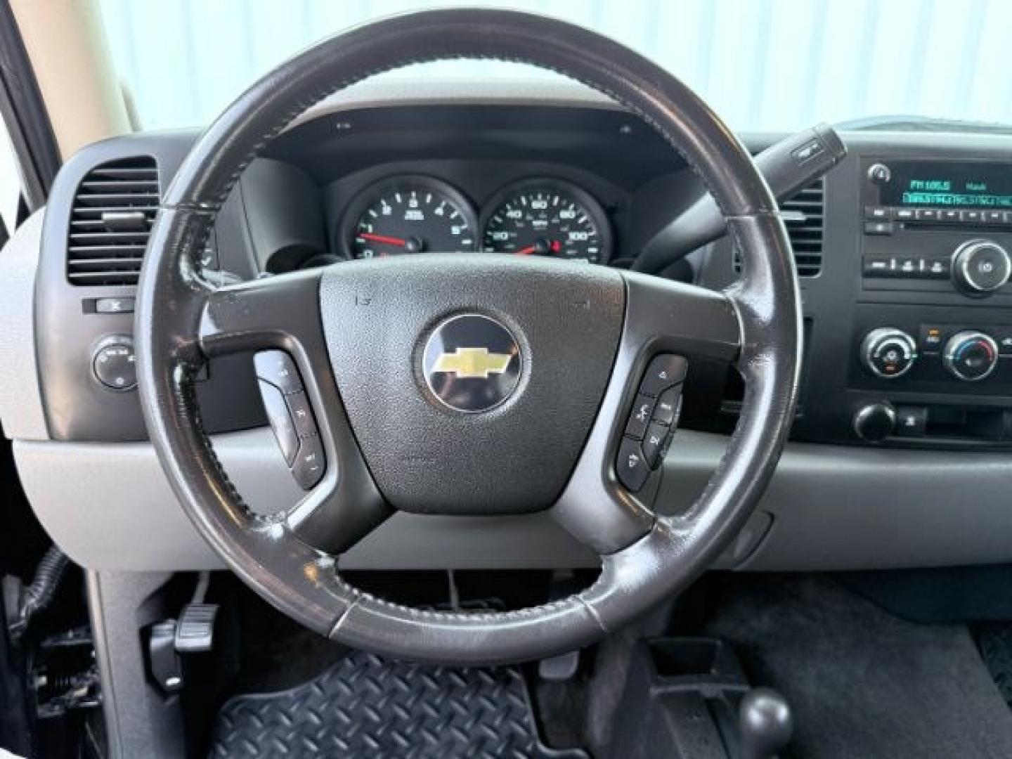 2011 BLACK /Dark Titanium Chevrolet Silverado 1500 (1GCRKREA1BZ) with an Vortec 48L V-8 variable valve control engine, Automatic transmission, located at 1175 N Woodruff Ave, Idaho Falls, ID, 83401, 43.506901, -111.999657- Photo#41