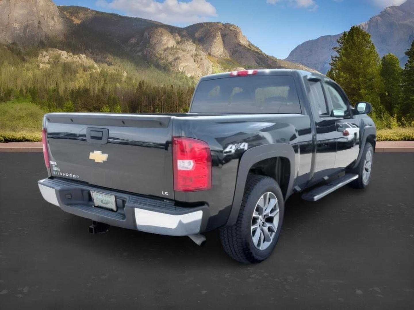 2011 BLACK /Dark Titanium Chevrolet Silverado 1500 (1GCRKREA1BZ) with an Vortec 48L V-8 variable valve control engine, Automatic transmission, located at 1175 N Woodruff Ave, Idaho Falls, ID, 83401, 43.506901, -111.999657- Photo#5