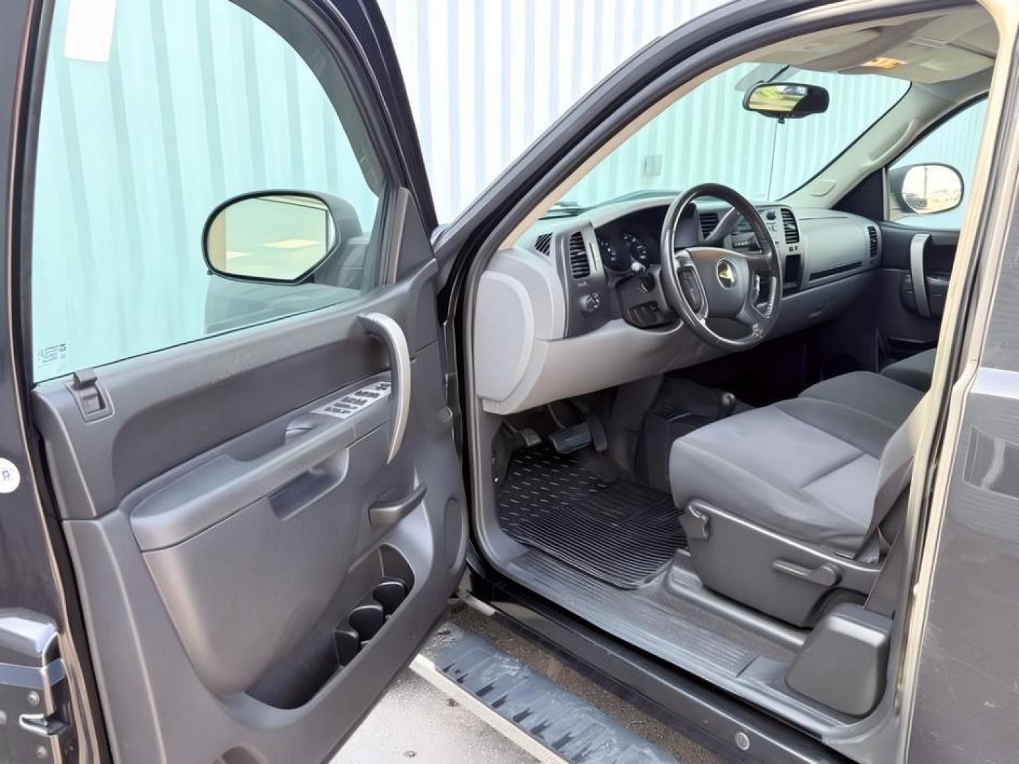 2011 BLACK /Dark Titanium Chevrolet Silverado 1500 (1GCRKREA1BZ) with an Vortec 48L V-8 variable valve control engine, Automatic transmission, located at 1175 N Woodruff Ave, Idaho Falls, ID, 83401, 43.506901, -111.999657- Photo#11