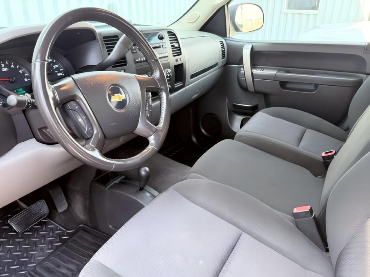 2011 BLACK /Dark Titanium Chevrolet Silverado 1500 (1GCRKREA1BZ) with an Vortec 48L V-8 variable valve control engine, Automatic transmission, located at 1175 N Woodruff Ave, Idaho Falls, ID, 83401, 43.506901, -111.999657- Photo#13