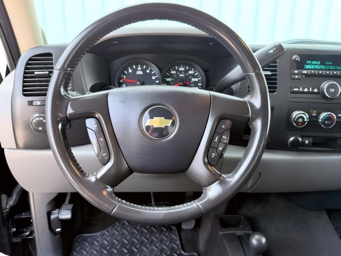 2011 BLACK /Dark Titanium Chevrolet Silverado 1500 (1GCRKREA1BZ) with an Vortec 48L V-8 variable valve control engine, Automatic transmission, located at 1175 N Woodruff Ave, Idaho Falls, ID, 83401, 43.506901, -111.999657- Photo#14