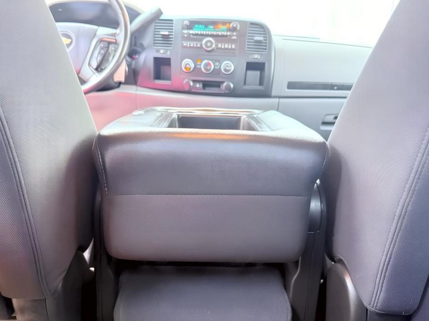 2011 BLACK /Dark Titanium Chevrolet Silverado 1500 (1GCRKREA1BZ) with an Vortec 48L V-8 variable valve control engine, Automatic transmission, located at 1175 N Woodruff Ave, Idaho Falls, ID, 83401, 43.506901, -111.999657- Photo#24