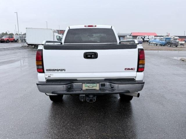 2007 WHITE /Dark Pewter GMC Sierra 2500HD Classic (1GTHK23D77F) with an 66L V8 16V OHV TURBO DIESEL engine, Automatic transmission, located at 1175 N Woodruff Ave, Idaho Falls, ID, 83401, 43.506901, -111.999657 - At Timberline Auto, finding a great deal on your next vehicle is always easy! Our experienced sales staff goal is to help find you the right vehicle at the right price! Our knowledgeable finance department has options for almost any credit score. We offer extended service contract options to prot- Photo#28