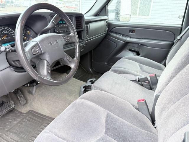 2007 WHITE /Dark Pewter GMC Sierra 2500HD Classic (1GTHK23D77F) with an 66L V8 16V OHV TURBO DIESEL engine, Automatic transmission, located at 1175 N Woodruff Ave, Idaho Falls, ID, 83401, 43.506901, -111.999657 - At Timberline Auto, finding a great deal on your next vehicle is always easy! Our experienced sales staff goal is to help find you the right vehicle at the right price! Our knowledgeable finance department has options for almost any credit score. We offer extended service contract options to prot- Photo#37