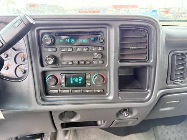 2007 WHITE /Dark Pewter GMC Sierra 2500HD Classic (1GTHK23D77F) with an 66L V8 16V OHV TURBO DIESEL engine, Automatic transmission, located at 1175 N Woodruff Ave, Idaho Falls, ID, 83401, 43.506901, -111.999657 - At Timberline Auto, finding a great deal on your next vehicle is always easy! Our experienced sales staff goal is to help find you the right vehicle at the right price! Our knowledgeable finance department has options for almost any credit score. We offer extended service contract options to prot- Photo#39
