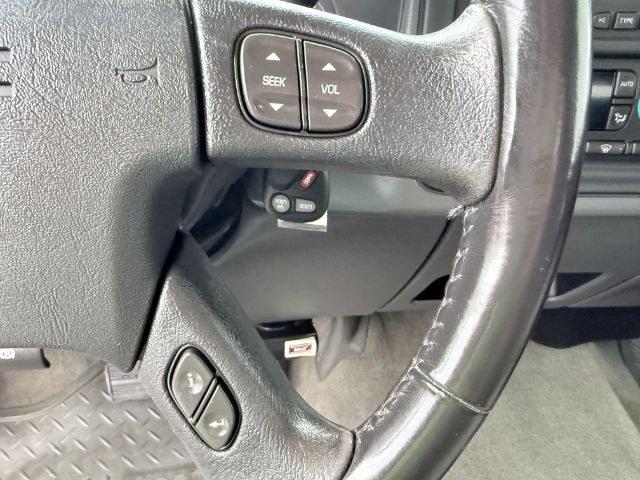 2007 WHITE /Dark Pewter GMC Sierra 2500HD Classic (1GTHK23D77F) with an 66L V8 16V OHV TURBO DIESEL engine, Automatic transmission, located at 1175 N Woodruff Ave, Idaho Falls, ID, 83401, 43.506901, -111.999657 - At Timberline Auto, finding a great deal on your next vehicle is always easy! Our experienced sales staff goal is to help find you the right vehicle at the right price! Our knowledgeable finance department has options for almost any credit score. We offer extended service contract options to prot- Photo#41