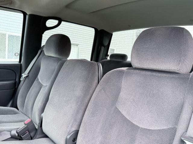 2007 WHITE /Dark Pewter GMC Sierra 2500HD Classic (1GTHK23D77F) with an 66L V8 16V OHV TURBO DIESEL engine, Automatic transmission, located at 1175 N Woodruff Ave, Idaho Falls, ID, 83401, 43.506901, -111.999657 - At Timberline Auto, finding a great deal on your next vehicle is always easy! Our experienced sales staff goal is to help find you the right vehicle at the right price! Our knowledgeable finance department has options for almost any credit score. We offer extended service contract options to prot- Photo#44