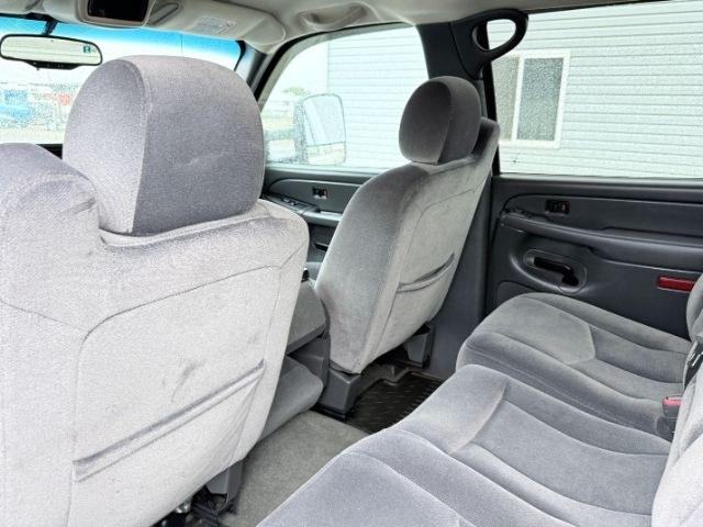2007 WHITE /Dark Pewter GMC Sierra 2500HD Classic (1GTHK23D77F) with an 66L V8 16V OHV TURBO DIESEL engine, Automatic transmission, located at 1175 N Woodruff Ave, Idaho Falls, ID, 83401, 43.506901, -111.999657 - At Timberline Auto, finding a great deal on your next vehicle is always easy! Our experienced sales staff goal is to help find you the right vehicle at the right price! Our knowledgeable finance department has options for almost any credit score. We offer extended service contract options to prot- Photo#48