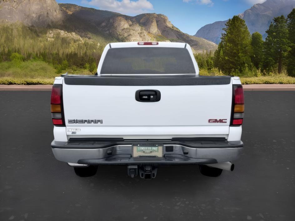 2007 WHITE /Dark Pewter GMC Sierra 2500HD Classic (1GTHK23D77F) with an 66L V8 16V OHV TURBO DIESEL engine, Automatic transmission, located at 1175 N Woodruff Ave, Idaho Falls, ID, 83401, 43.506901, -111.999657 - At Timberline Auto, finding a great deal on your next vehicle is always easy! Our experienced sales staff goal is to help find you the right vehicle at the right price! Our knowledgeable finance department has options for almost any credit score. We offer extended service contract options to prot- Photo#3