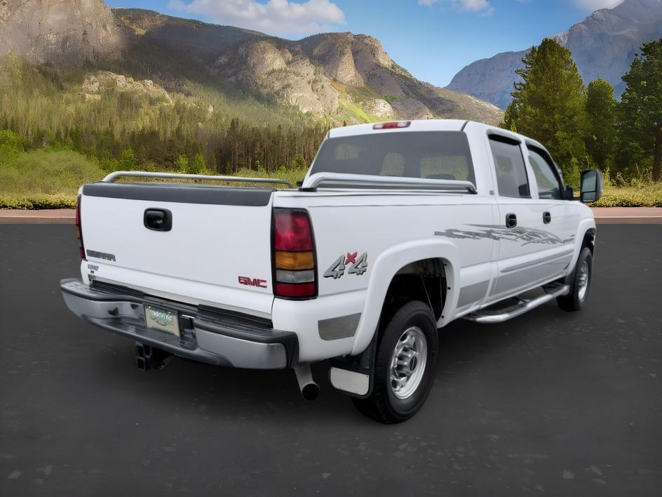 2007 WHITE /Dark Pewter GMC Sierra 2500HD Classic (1GTHK23D77F) with an 66L V8 16V OHV TURBO DIESEL engine, Automatic transmission, located at 1175 N Woodruff Ave, Idaho Falls, ID, 83401, 43.506901, -111.999657 - At Timberline Auto, finding a great deal on your next vehicle is always easy! Our experienced sales staff goal is to help find you the right vehicle at the right price! Our knowledgeable finance department has options for almost any credit score. We offer extended service contract options to prot- Photo#4