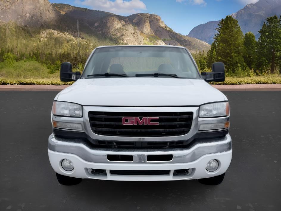 2007 WHITE /Dark Pewter GMC Sierra 2500HD Classic (1GTHK23D77F) with an 66L V8 16V OHV TURBO DIESEL engine, Automatic transmission, located at 1175 N Woodruff Ave, Idaho Falls, ID, 83401, 43.506901, -111.999657 - At Timberline Auto, finding a great deal on your next vehicle is always easy! Our experienced sales staff goal is to help find you the right vehicle at the right price! Our knowledgeable finance department has options for almost any credit score. We offer extended service contract options to prot- Photo#7