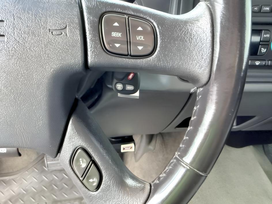 2007 WHITE /Dark Pewter GMC Sierra 2500HD Classic (1GTHK23D77F) with an 66L V8 16V OHV TURBO DIESEL engine, Automatic transmission, located at 1175 N Woodruff Ave, Idaho Falls, ID, 83401, 43.506901, -111.999657 - At Timberline Auto, finding a great deal on your next vehicle is always easy! Our experienced sales staff goal is to help find you the right vehicle at the right price! Our knowledgeable finance department has options for almost any credit score. We offer extended service contract options to prot- Photo#16