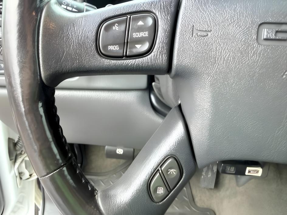 2007 WHITE /Dark Pewter GMC Sierra 2500HD Classic (1GTHK23D77F) with an 66L V8 16V OHV TURBO DIESEL engine, Automatic transmission, located at 1175 N Woodruff Ave, Idaho Falls, ID, 83401, 43.506901, -111.999657 - At Timberline Auto, finding a great deal on your next vehicle is always easy! Our experienced sales staff goal is to help find you the right vehicle at the right price! Our knowledgeable finance department has options for almost any credit score. We offer extended service contract options to prot- Photo#17
