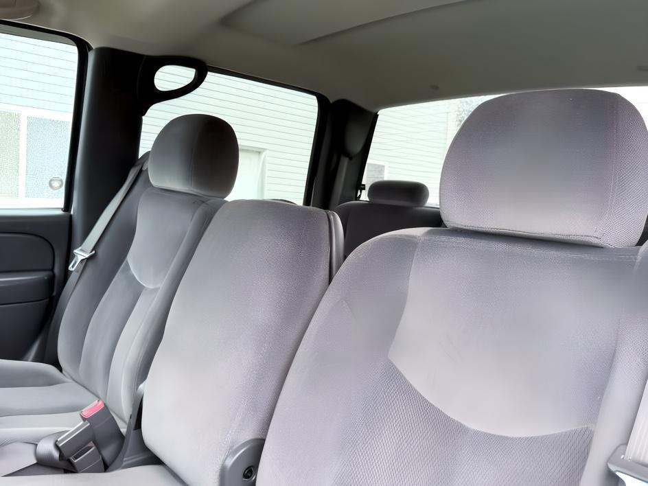 2007 WHITE /Dark Pewter GMC Sierra 2500HD Classic (1GTHK23D77F) with an 66L V8 16V OHV TURBO DIESEL engine, Automatic transmission, located at 1175 N Woodruff Ave, Idaho Falls, ID, 83401, 43.506901, -111.999657 - At Timberline Auto, finding a great deal on your next vehicle is always easy! Our experienced sales staff goal is to help find you the right vehicle at the right price! Our knowledgeable finance department has options for almost any credit score. We offer extended service contract options to prot- Photo#19