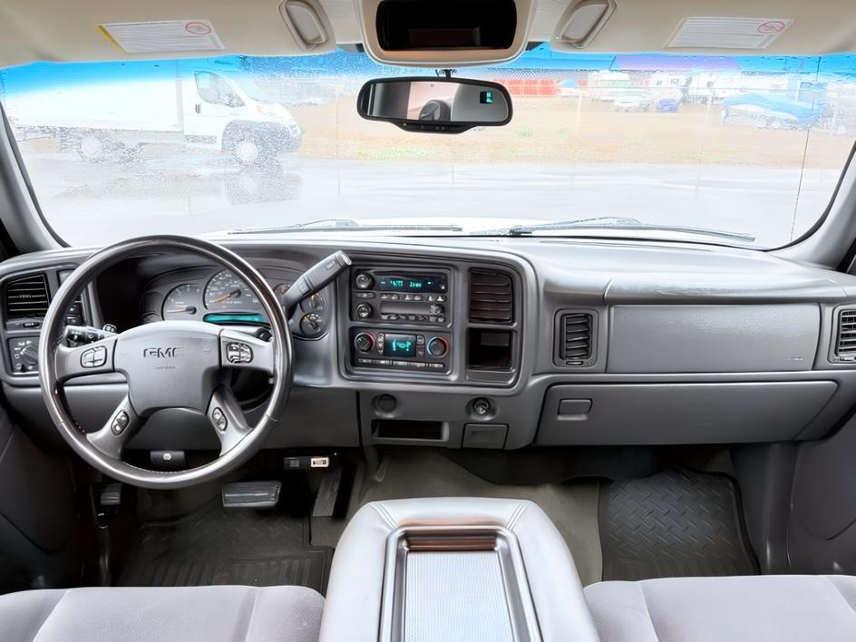 2007 WHITE /Dark Pewter GMC Sierra 2500HD Classic (1GTHK23D77F) with an 66L V8 16V OHV TURBO DIESEL engine, Automatic transmission, located at 1175 N Woodruff Ave, Idaho Falls, ID, 83401, 43.506901, -111.999657 - At Timberline Auto, finding a great deal on your next vehicle is always easy! Our experienced sales staff goal is to help find you the right vehicle at the right price! Our knowledgeable finance department has options for almost any credit score. We offer extended service contract options to prot- Photo#21
