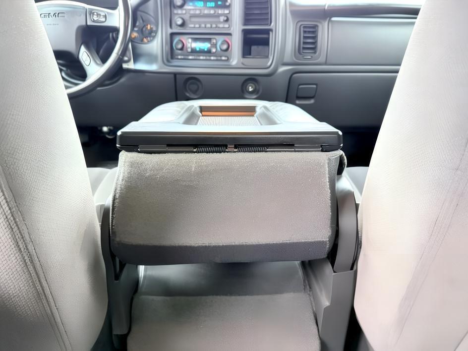 2007 WHITE /Dark Pewter GMC Sierra 2500HD Classic (1GTHK23D77F) with an 66L V8 16V OHV TURBO DIESEL engine, Automatic transmission, located at 1175 N Woodruff Ave, Idaho Falls, ID, 83401, 43.506901, -111.999657 - At Timberline Auto, finding a great deal on your next vehicle is always easy! Our experienced sales staff goal is to help find you the right vehicle at the right price! Our knowledgeable finance department has options for almost any credit score. We offer extended service contract options to prot- Photo#22