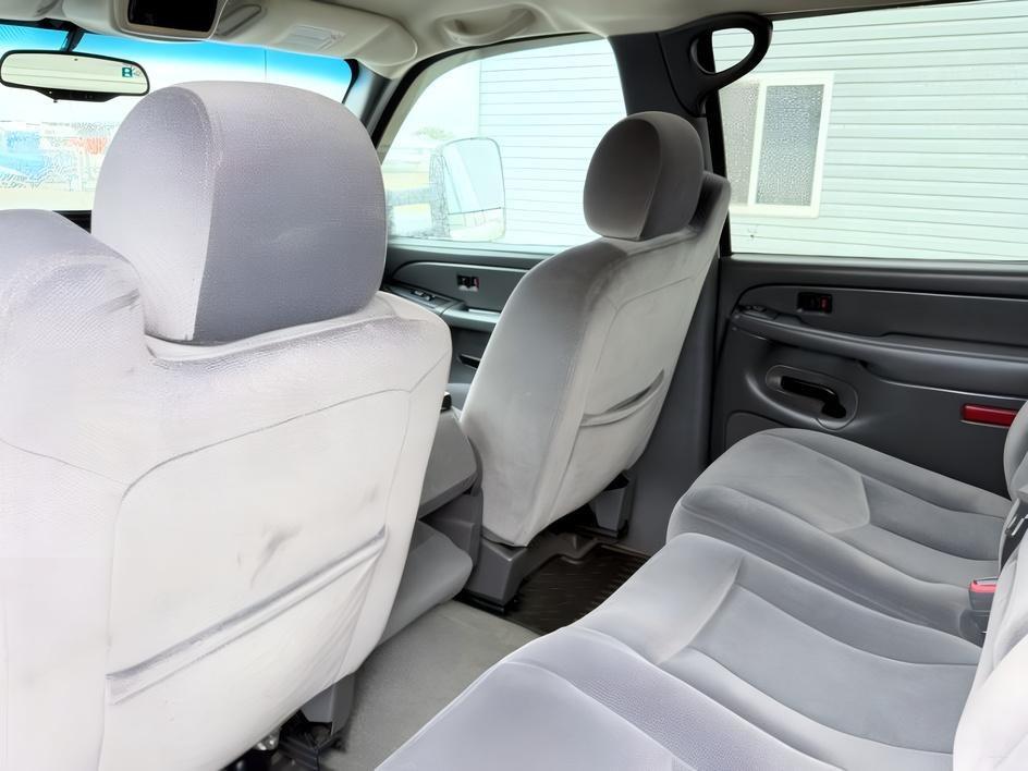 2007 WHITE /Dark Pewter GMC Sierra 2500HD Classic (1GTHK23D77F) with an 66L V8 16V OHV TURBO DIESEL engine, Automatic transmission, located at 1175 N Woodruff Ave, Idaho Falls, ID, 83401, 43.506901, -111.999657 - At Timberline Auto, finding a great deal on your next vehicle is always easy! Our experienced sales staff goal is to help find you the right vehicle at the right price! Our knowledgeable finance department has options for almost any credit score. We offer extended service contract options to prot- Photo#23